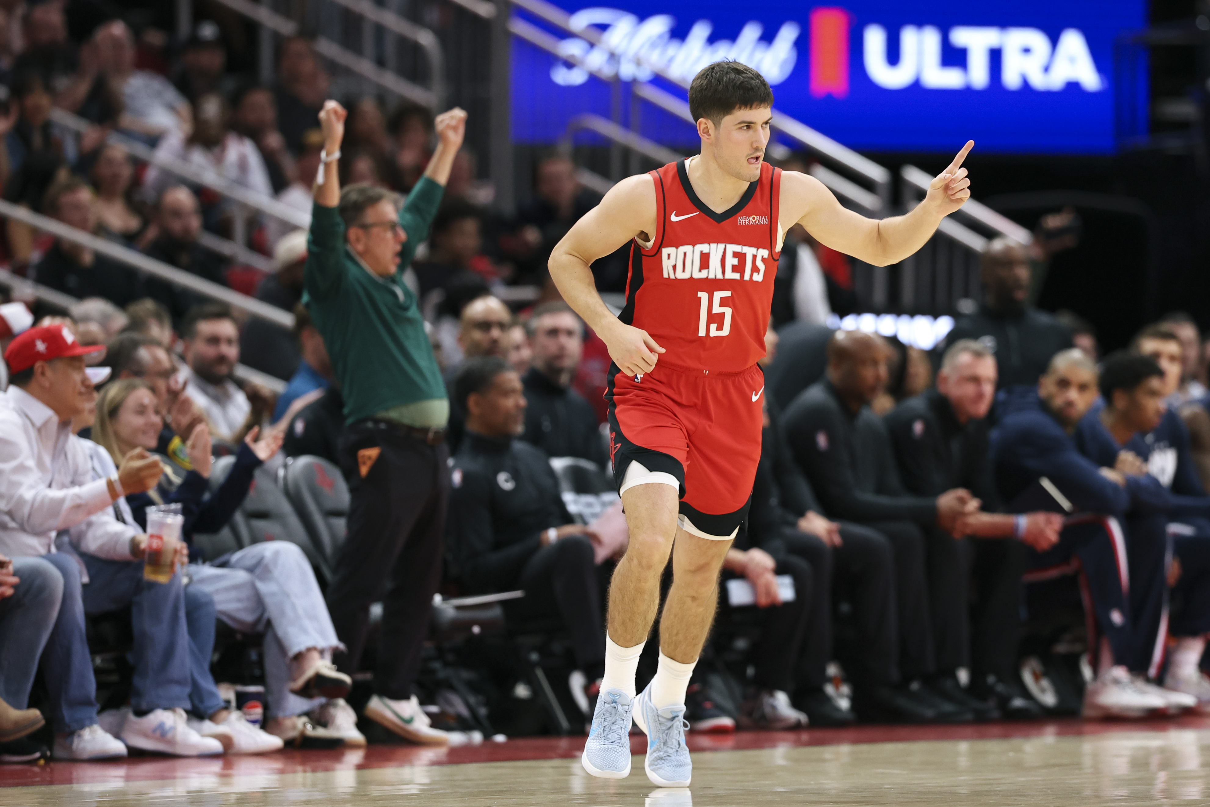 火箭双杀雄鹿谢泼德三分狂飙创生涯新高