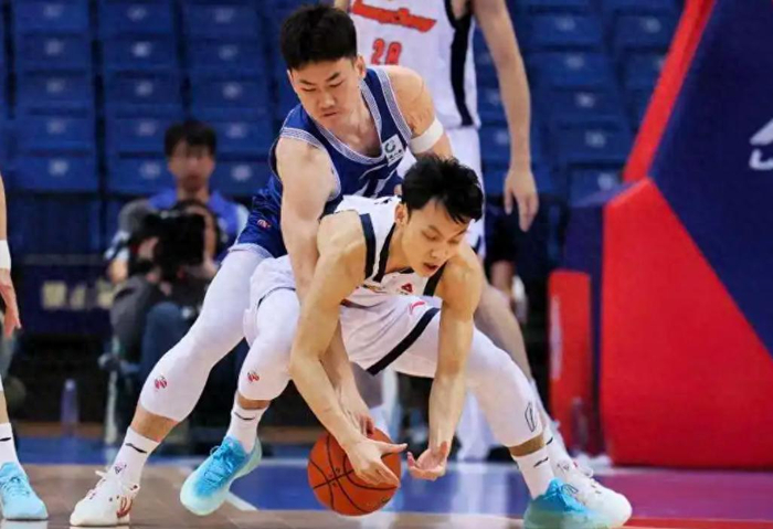 广东男篮双杀吉林男篮：战术调整与年轻球员崛
