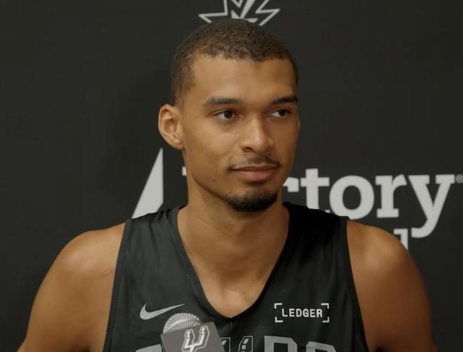 文班亚马备战季后赛：期待高对抗挑战开拓者