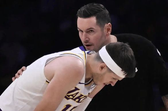 湖人崩塌：从西部前三到赛季报销，核心球员反