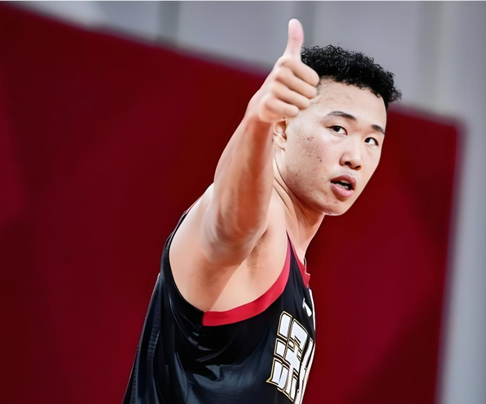 贺希宁30分6助领跑CBA，郑永刚力挺其MVP实至名归